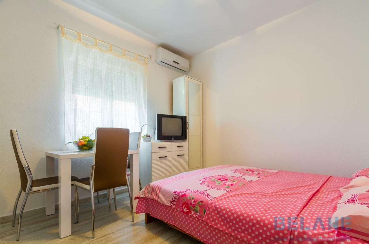 Belane Apartments Tivat Buitenkant foto